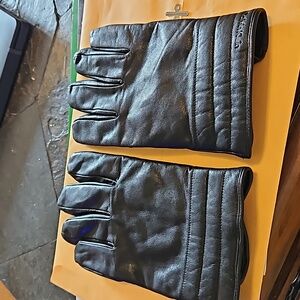 Mens leather gloves